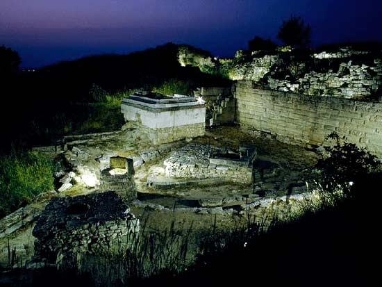 معرفی شهر های باستانی و تاریخی شگفت انگیز جهان (از شهر پرسپولیس یا تخت جمشید تا تروآ در ترکیه)