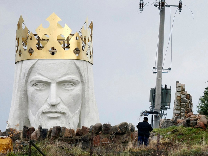 the-christ-the-king-monument-of-swiebodzin-poland-was-created-using-donations-made-by-the-towns-residents-and-stands-172-feet-high-its-crown-alone-is-10-feet-high