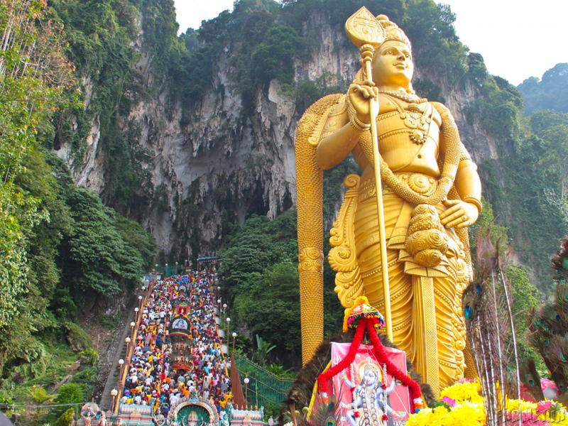 this-lord-murugan-statue-presides-over-the-batu-caves-of-selangor-malaysia-made-with-250-tons-of-steel-and-79-gallons-of-gold-paint-the-137-foot-sculpture-is-said-to-be-the-worlds-tallest-statue-of-a-hind