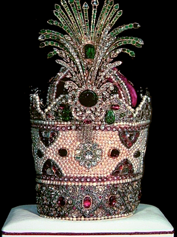 جواهرات سلطنتی پادشاهان ایرانی که در موزه ملی جواهرات ایران نگهداری میشود