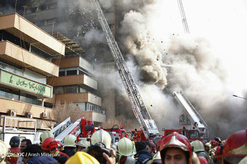 ساختمان پلاسکو فرو ریخت/ مصدومیت 38 نفر و محبوس شدن شمار بسیاری از آتش نشان/ انتقال مصدومان به ۴ بیمارستان +تصاویر و فیلم
